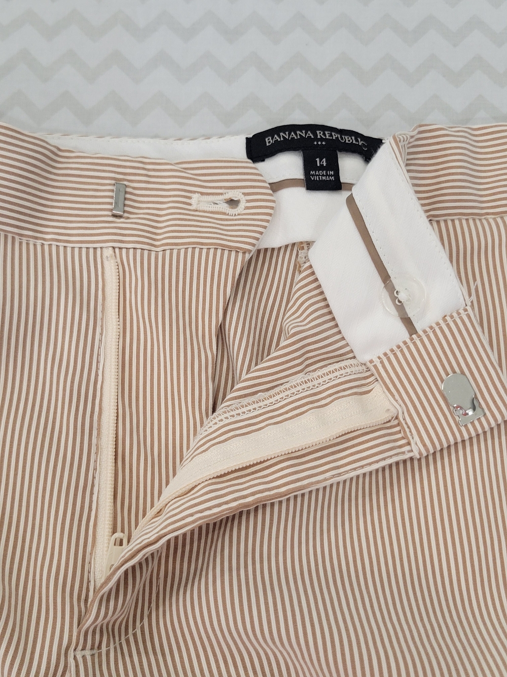 Banana Republic Neutral Pinstripe Bermuda Shorts Size 14 - Picture 8 of 11